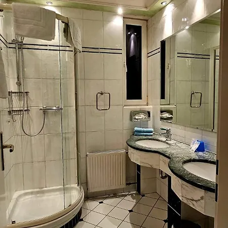 Malepartus Am Kurpark Отель Бад-Швальбах