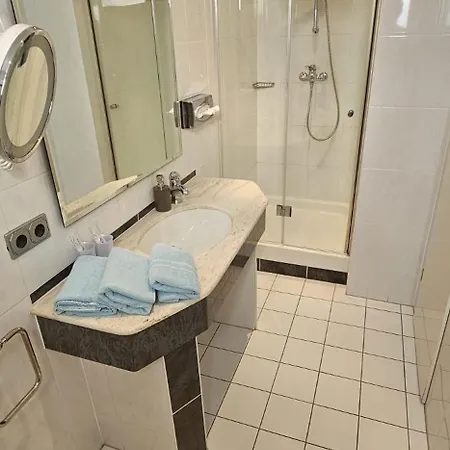 Hotel Malepartus Am Kurpark 3*