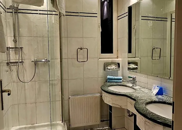 Malepartus Am Kurpark Отель Бад-Швальбах